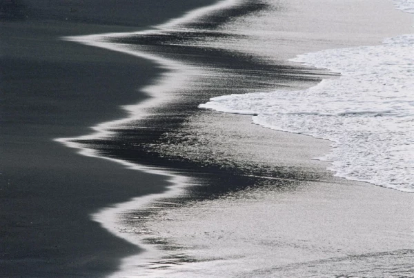 Sous les paroles grises, la radio... en quête de plage !